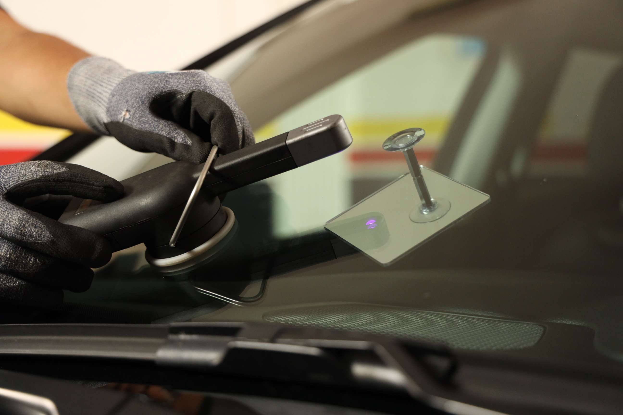Repairing a windscreen