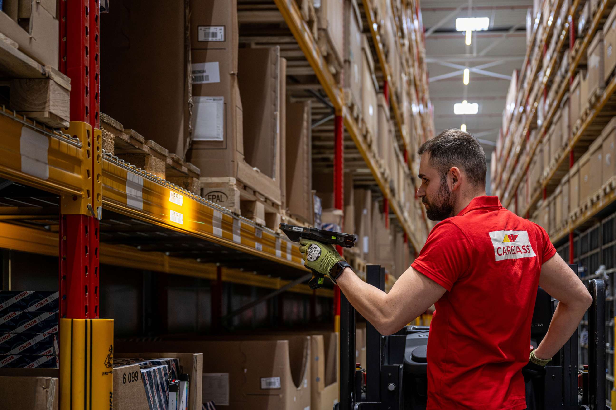 Warehouse colleague scanning item