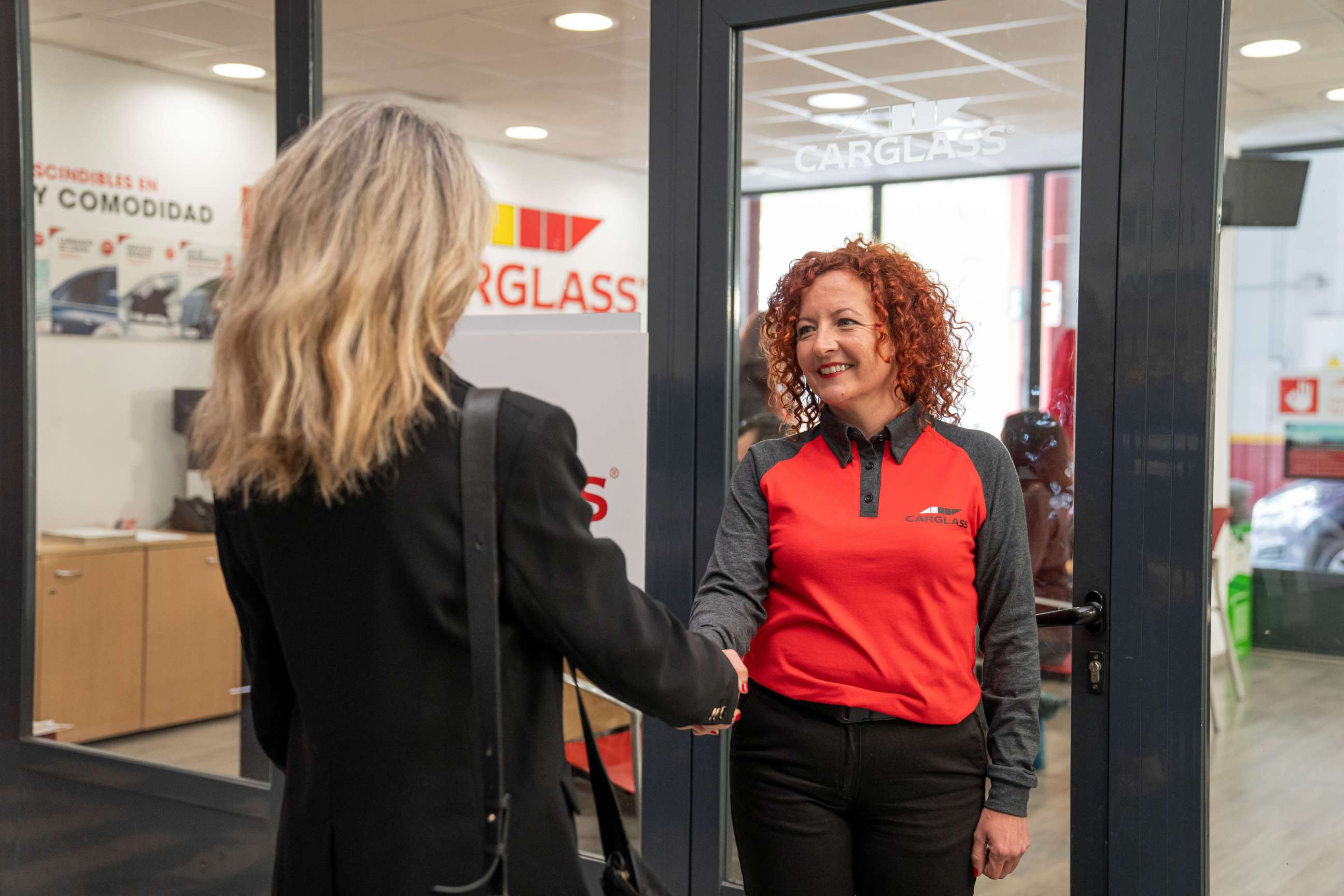 Belron colleague shaking hands with customer 